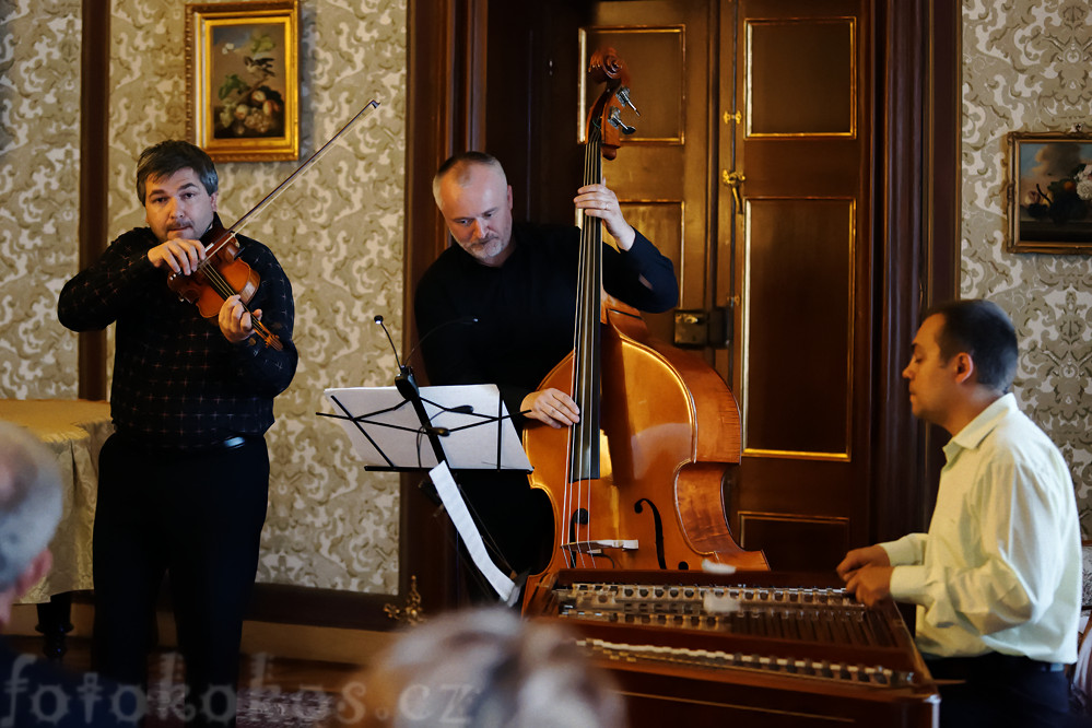 Pacora Trio & Jana Semerdov