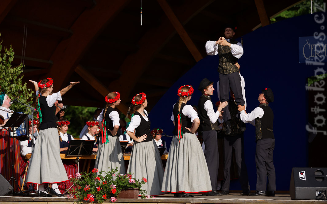 ermensk slavnosti - mezinrodn folklorn festival 2016